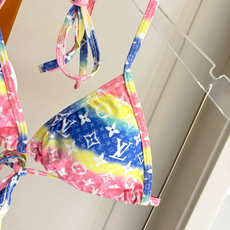 Lv比基尼😍🥰适合多种场景的游泳衣🏊♀️海边 游泳池 温泉 水上乐园 漂流都可以😌内搭也完全可以 连体 Lv比基尼😍🥰适合多种场景的游泳衣🏊♀️海边 游泳池 温泉 水上乐园 漂流都可以😌内搭也完全可以 连体
