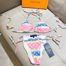 Lv比基尼😍🥰适合多种场景的游泳衣🏊♀️海边 游泳池 温泉 水上乐园 漂流都可以😌内搭也完全可以 连体 Lv比基尼😍🥰适合多种场景的游泳衣🏊♀️海边 游泳池 温泉 水上乐园 漂流都可以😌内搭也完全可以 连体