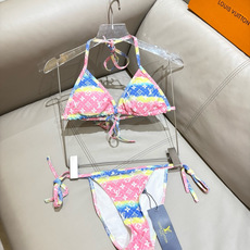 Lv比基尼😍🥰适合多种场景的游泳衣🏊♀️海边 游泳池 温泉 水上乐园 漂流都可以😌内搭也完全可以 连体 Lv比基尼😍🥰适合多种场景的游泳衣🏊♀️海边 游泳池 温泉 水上乐园 漂流都可以😌内搭也完全可以 连体