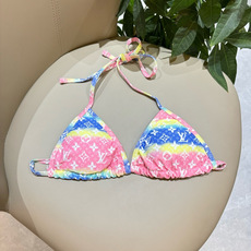 Lv比基尼😍🥰适合多种场景的游泳衣🏊♀️海边 游泳池 温泉 水上乐园 漂流都可以😌内搭也完全可以 连体 Lv比基尼😍🥰适合多种场景的游泳衣🏊♀️海边 游泳池 温泉 水上乐园 漂流都可以😌内搭也完全可以 连体
