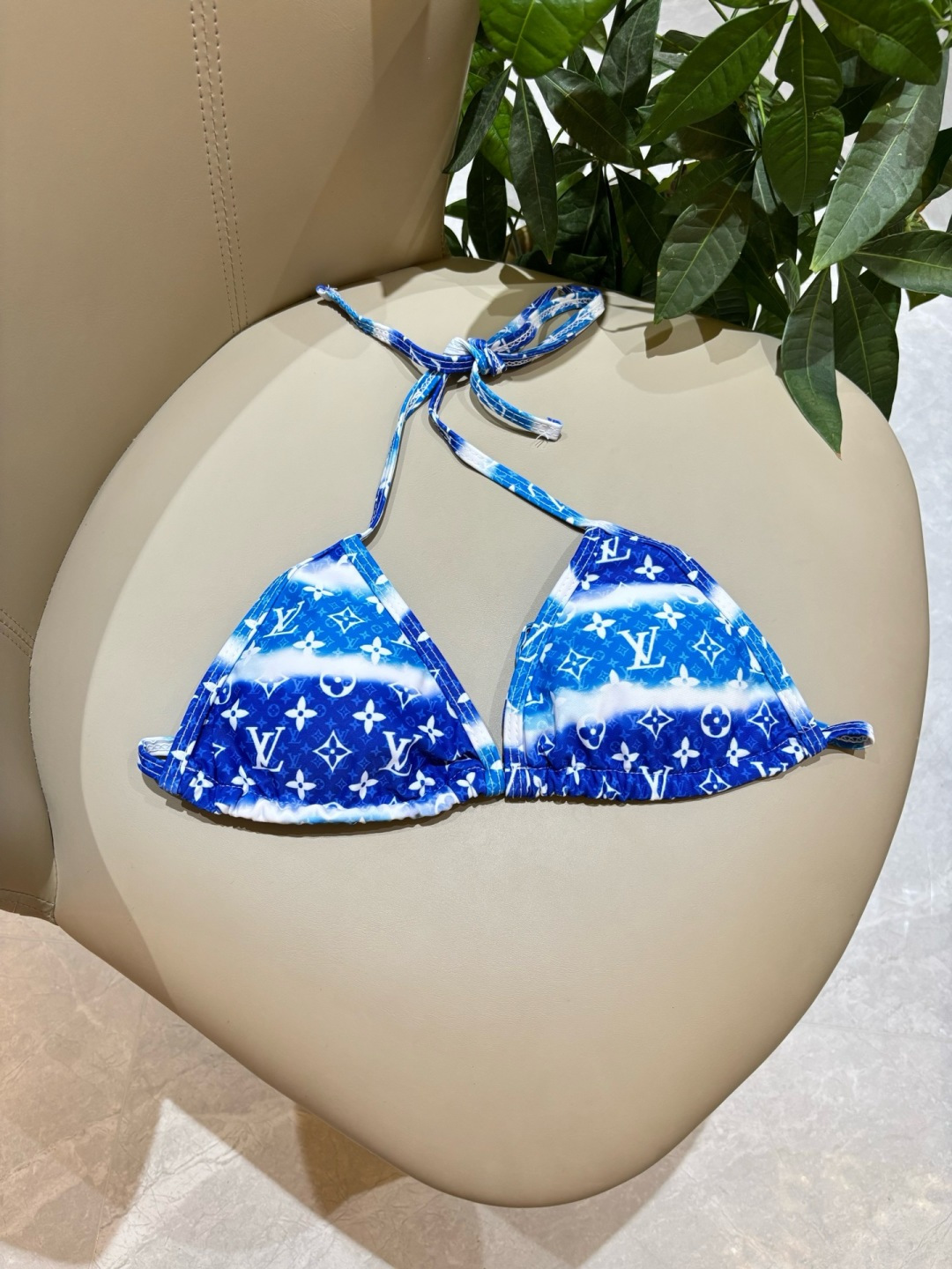 Lv比基尼😍🥰适合多种场景的游泳衣🏊‍♀️海边 游泳池 温泉 水上乐园 漂流都可以😌内搭也完全可以 连体