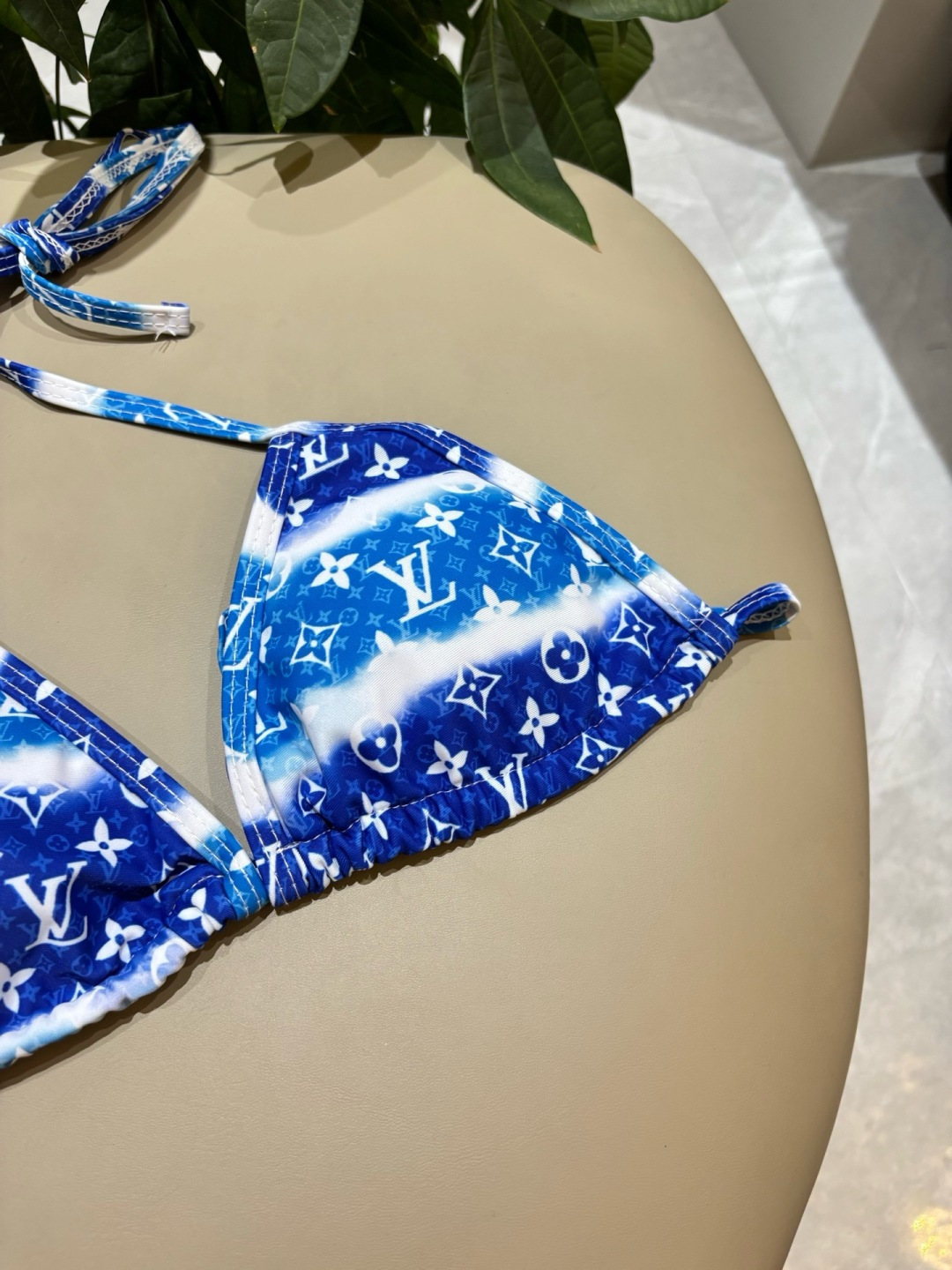 Lv比基尼😍🥰适合多种场景的游泳衣🏊‍♀️海边 游泳池 温泉 水上乐园 漂流都可以😌内搭也完全可以 连体
