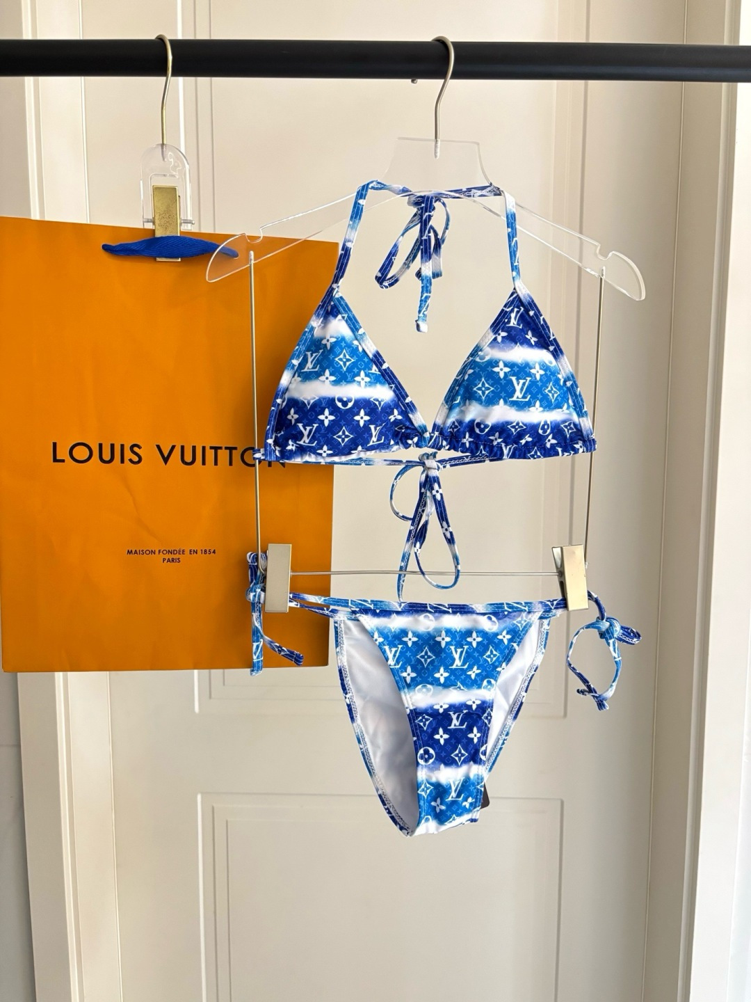 Lv比基尼😍🥰适合多种场景的游泳衣🏊‍♀️海边 游泳池 温泉 水上乐园 漂流都可以😌内搭也完全可以 连体