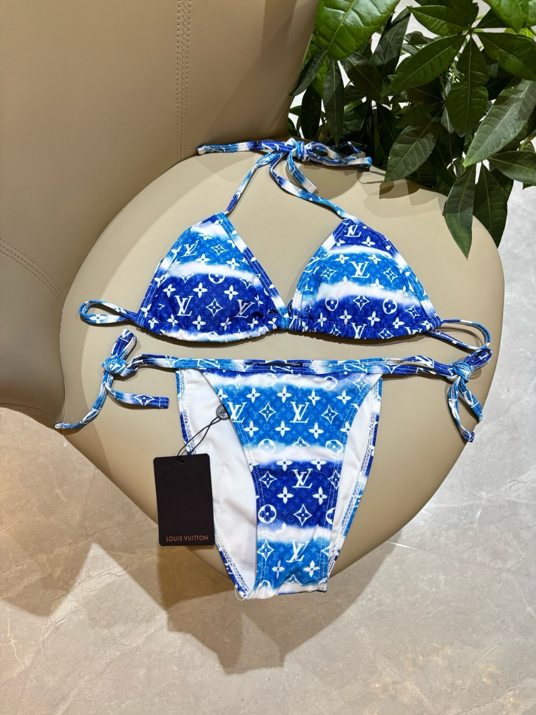 Lv比基尼😍🥰适合多种场景的游泳衣🏊‍♀️海边 游泳池 温泉 水上乐园 漂流都可以😌内搭也完全可以 连体