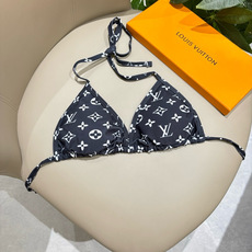 Lv比基尼😍🥰适合多种场景的游泳衣🏊♀️海边 游泳池 温泉 水上乐园 漂流都可以😌内搭也完全可以 连体 Lv比基尼😍🥰适合多种场景的游泳衣🏊♀️海边 游泳池 温泉 水上乐园 漂流都可以😌内搭也完全可以 连体