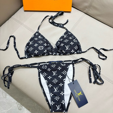 Lv比基尼😍🥰适合多种场景的游泳衣🏊♀️海边 游泳池 温泉 水上乐园 漂流都可以😌内搭也完全可以 连体 Lv比基尼😍🥰适合多种场景的游泳衣🏊♀️海边 游泳池 温泉 水上乐园 漂流都可以😌内搭也完全可以 连体