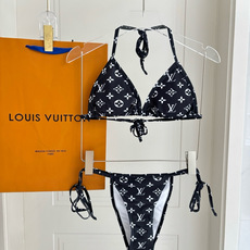 Lv比基尼😍🥰适合多种场景的游泳衣🏊♀️海边 游泳池 温泉 水上乐园 漂流都可以😌内搭也完全可以 连体 Lv比基尼😍🥰适合多种场景的游泳衣🏊♀️海边 游泳池 温泉 水上乐园 漂流都可以😌内搭也完全可以 连体