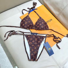 Lv比基尼😍🥰适合多种场景的游泳衣🏊♀️海边 游泳池 温泉 水上乐园 漂流都可以😌内搭也完全可以 连体 Lv比基尼😍🥰适合多种场景的游泳衣🏊♀️海边 游泳池 温泉 水上乐园 漂流都可以😌内搭也完全可以 连体