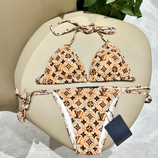 Lv比基尼😍🥰适合多种场景的游泳衣🏊♀️海边 游泳池 温泉 水上乐园 漂流都可以😌内搭也完全可以 连体 Lv比基尼😍🥰适合多种场景的游泳衣🏊♀️海边 游泳池 温泉 水上乐园 漂流都可以😌内搭也完全可以 连体
