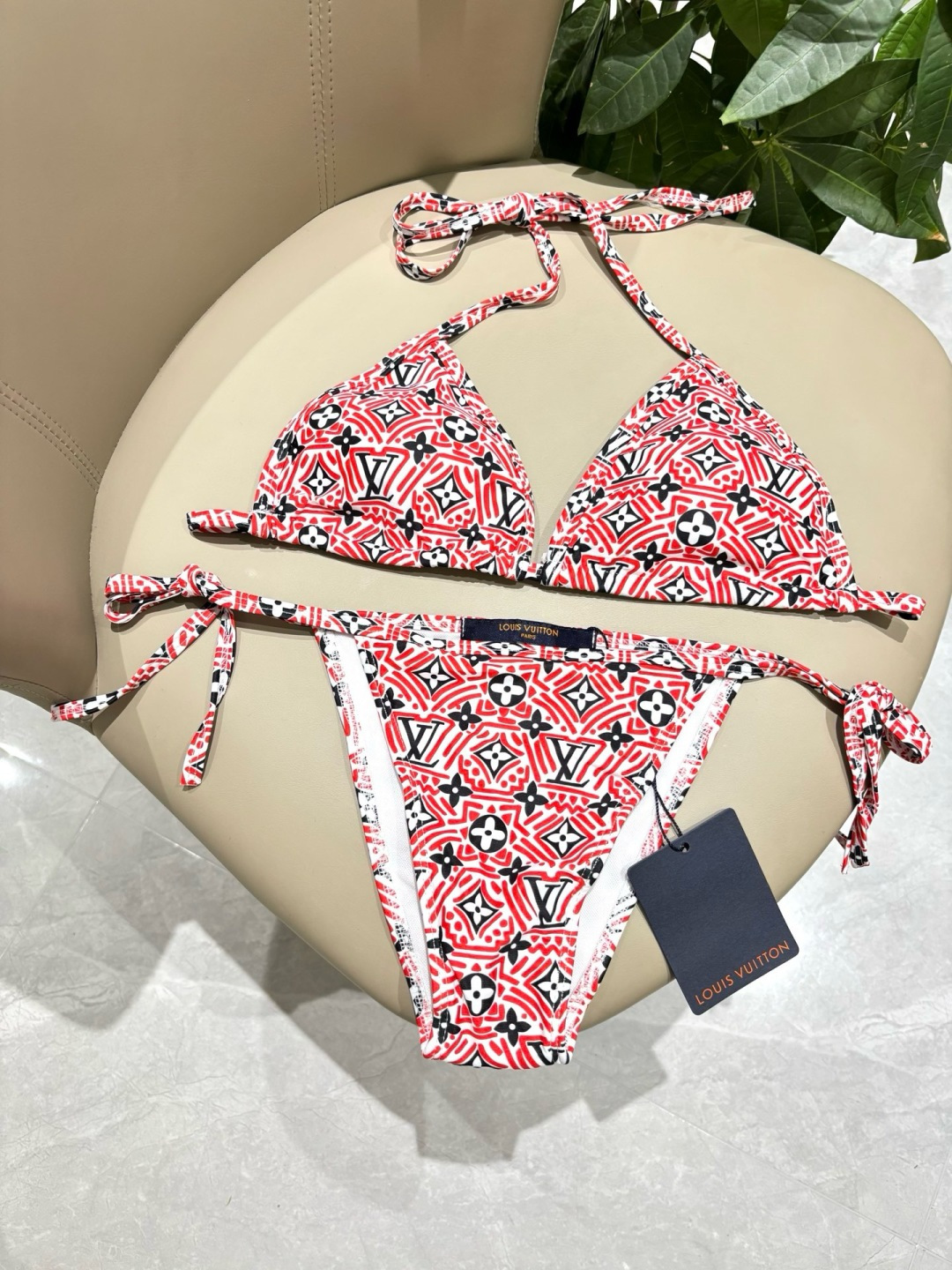 Lv比基尼😍🥰适合多种场景的游泳衣🏊‍♀️海边 游泳池 温泉 水上乐园 漂流都可以😌内搭也完全可以 连体