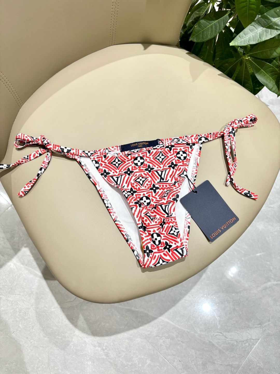 Lv比基尼😍🥰适合多种场景的游泳衣🏊‍♀️海边 游泳池 温泉 水上乐园 漂流都可以😌内搭也完全可以 连体