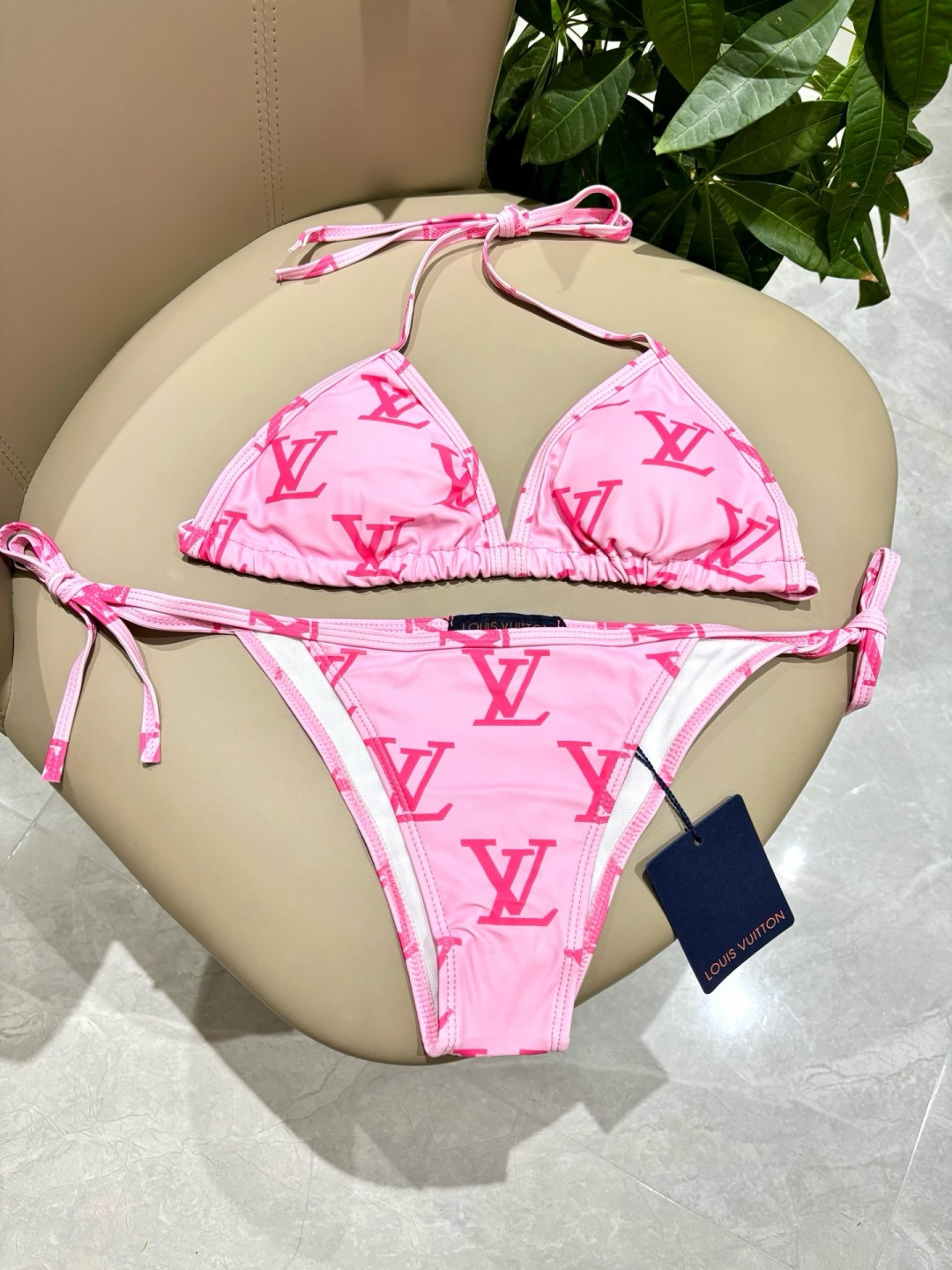 Lv比基尼😍🥰适合多种场景的游泳衣🏊‍♀️海边 游泳池 温泉 水上乐园 漂流都可以😌内搭也完全可以 连体