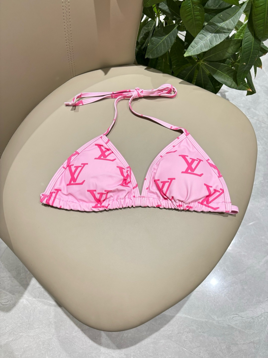 Lv比基尼😍🥰适合多种场景的游泳衣🏊‍♀️海边 游泳池 温泉 水上乐园 漂流都可以😌内搭也完全可以 连体