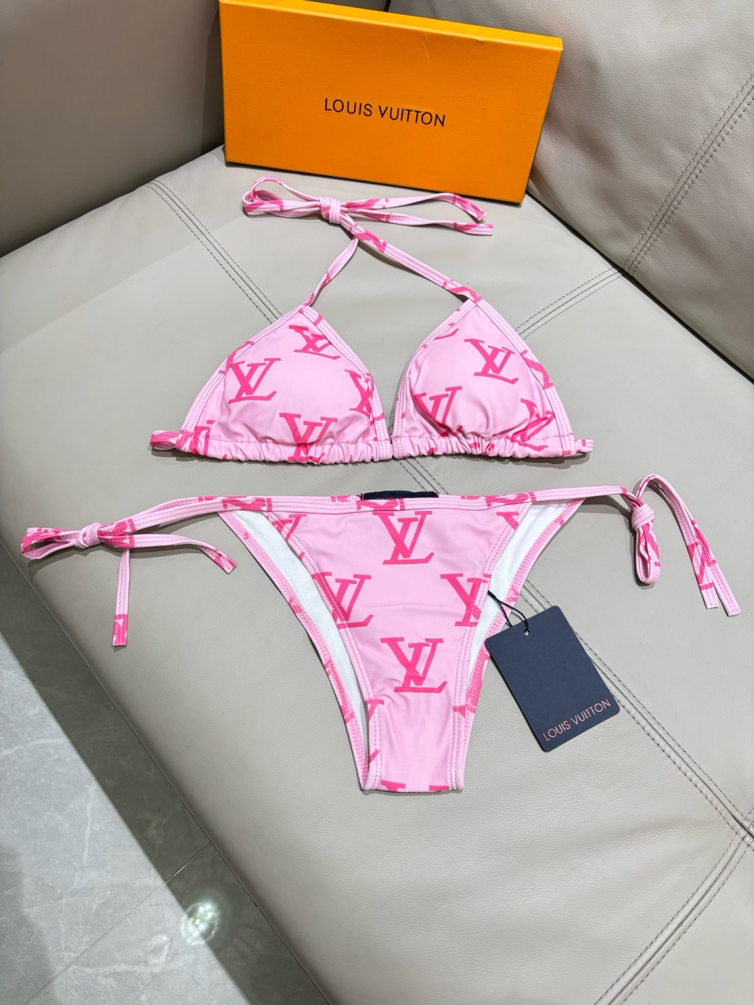Lv比基尼😍🥰适合多种场景的游泳衣🏊‍♀️海边 游泳池 温泉 水上乐园 漂流都可以😌内搭也完全可以 连体