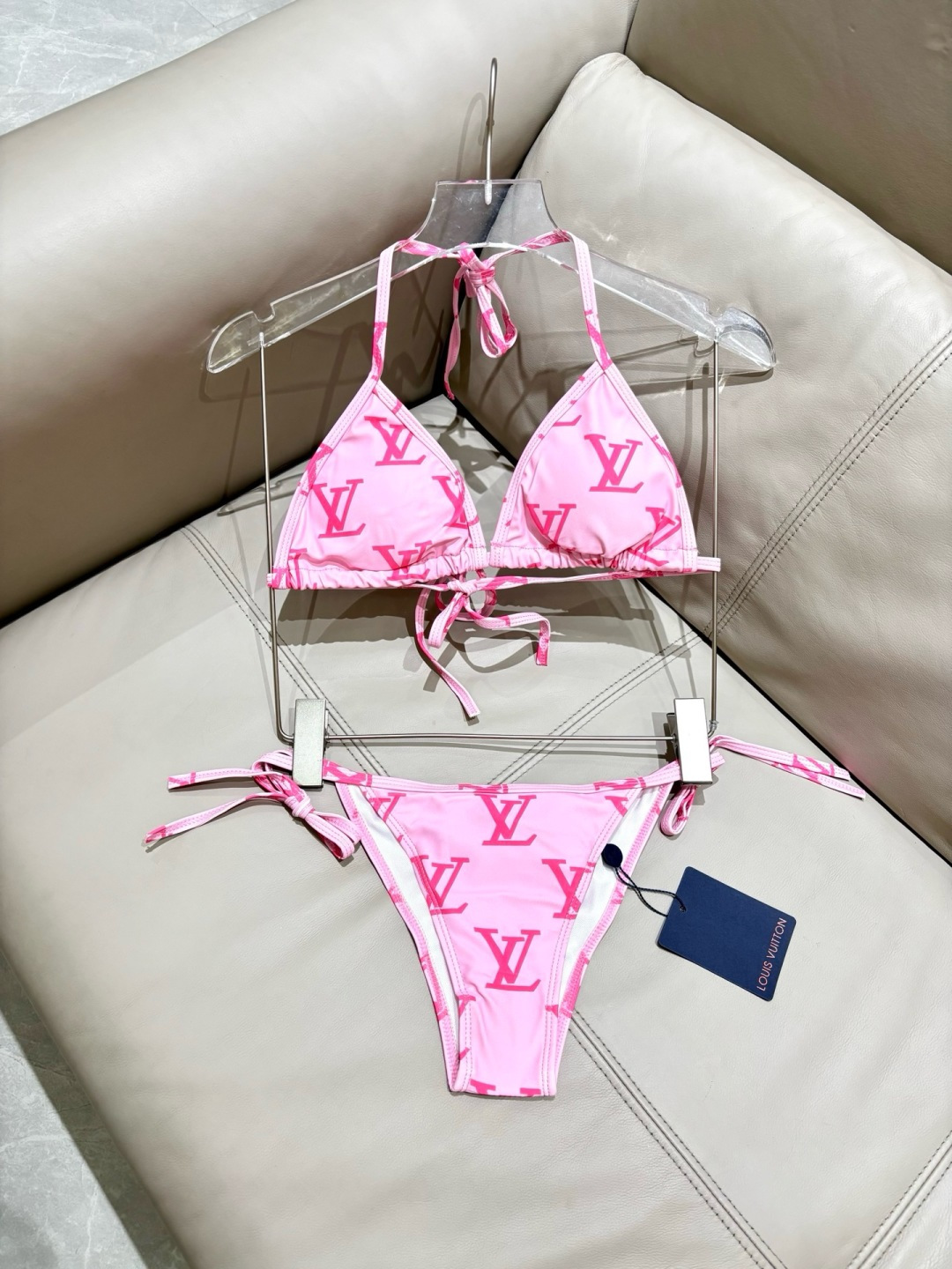 Lv比基尼😍🥰适合多种场景的游泳衣🏊‍♀️海边 游泳池 温泉 水上乐园 漂流都可以😌内搭也完全可以 连体