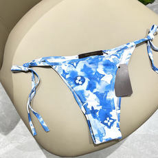 Lv比基尼😍🥰适合多种场景的游泳衣🏊♀️海边 游泳池 温泉 水上乐园 漂流都可以😌内搭也完全可以 连体 Lv比基尼😍🥰适合多种场景的游泳衣🏊♀️海边 游泳池 温泉 水上乐园 漂流都可以😌内搭也完全可以 连体