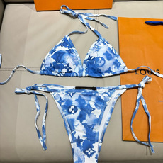 Lv比基尼😍🥰适合多种场景的游泳衣🏊♀️海边 游泳池 温泉 水上乐园 漂流都可以😌内搭也完全可以 连体 Lv比基尼😍🥰适合多种场景的游泳衣🏊♀️海边 游泳池 温泉 水上乐园 漂流都可以😌内搭也完全可以 连体