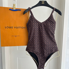 Lv连体😍🥰适合多种场景的游泳衣🏊♀️海边 游泳池 温泉 水上乐园 漂流都可以😌内搭也完全可以 连体设 Lv连体😍🥰适合多种场景的游泳衣🏊♀️海边 游泳池 温泉 水上乐园 漂流都可以😌内搭也完全可以 连体设