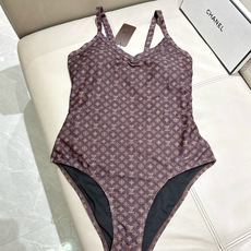 Lv连体😍🥰适合多种场景的游泳衣🏊♀️海边 游泳池 温泉 水上乐园 漂流都可以😌内搭也完全可以 连体设 Lv连体😍🥰适合多种场景的游泳衣🏊♀️海边 游泳池 温泉 水上乐园 漂流都可以😌内搭也完全可以 连体设