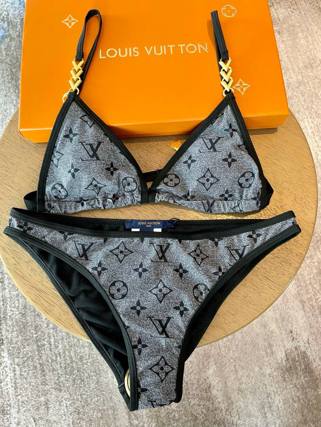 Lv比基尼😍🥰适合多种场景的游泳衣🏊‍♀️海边 游泳池 温泉 水上乐园 漂流都可以😌内搭也完全可以 连体