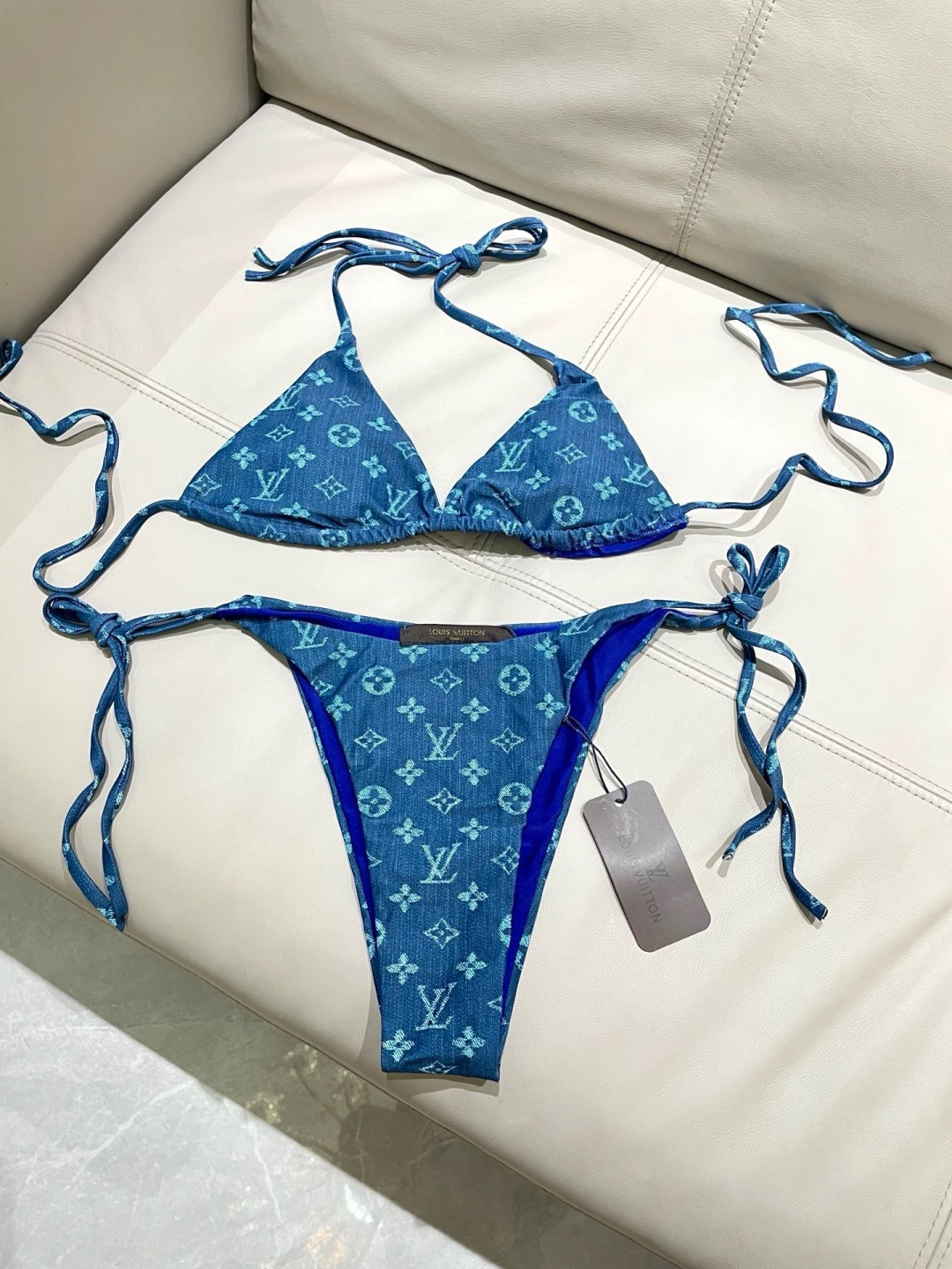 Lv比基尼😍🥰适合多种场景的游泳衣🏊‍♀️海边 游泳池 温泉 水上乐园 漂流都可以😌内搭也完全可以 连体