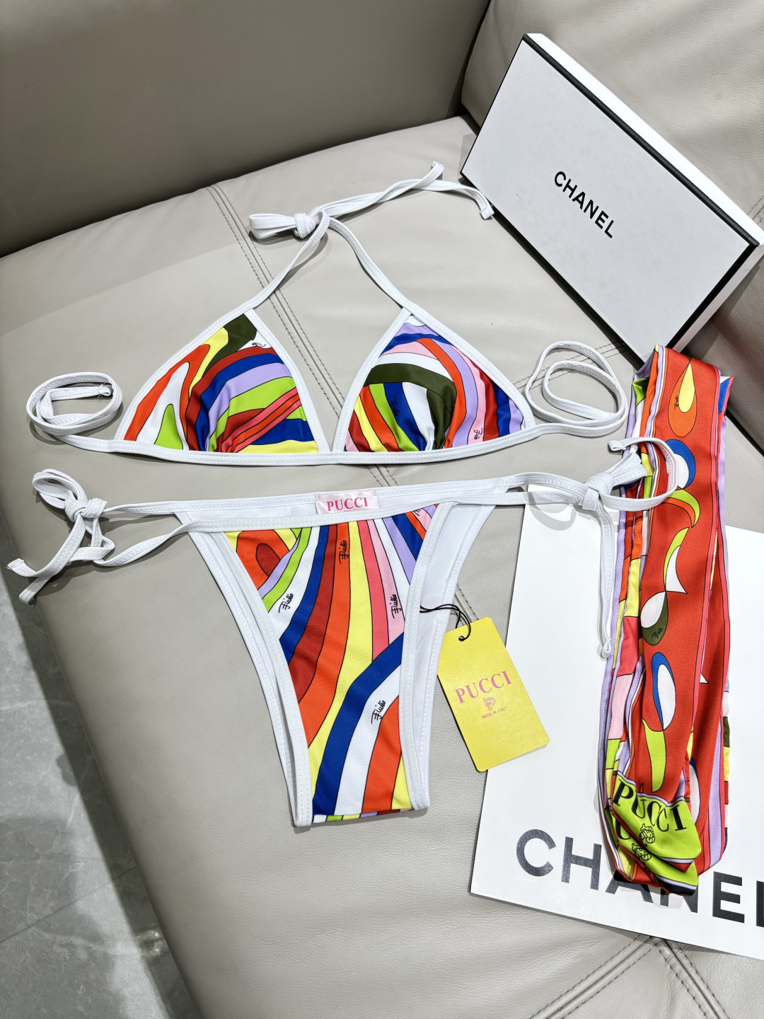 Pucci新款比基尼 ➕头巾 😍🥰适合多种场景的游泳衣🏊‍♀️海边 游泳池 温泉 水上乐园 漂流都可以😌