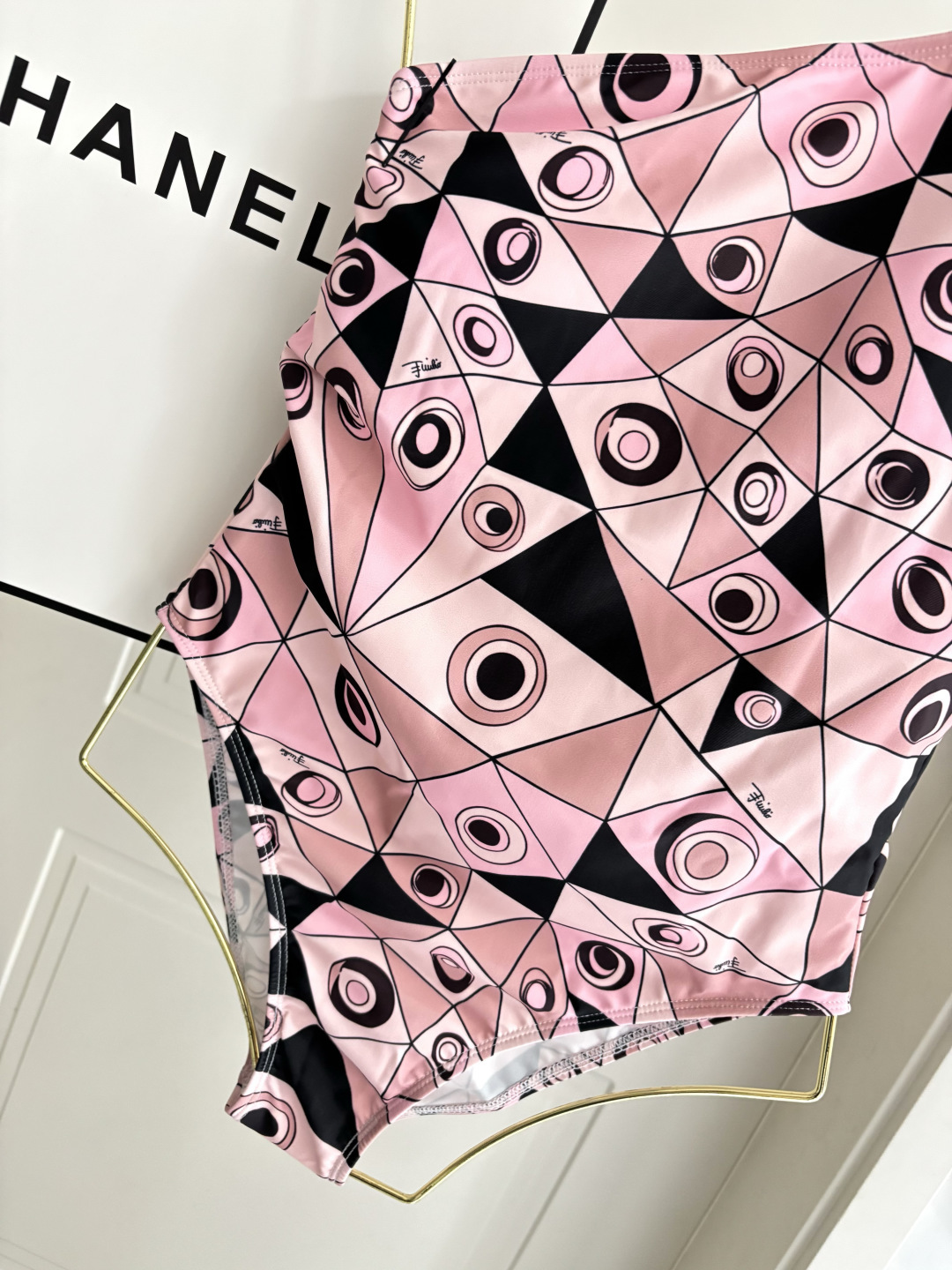Pucci新款比基尼 ➕头巾 😍🥰适合多种场景的游泳衣🏊‍♀️海边 游泳池 温泉 水上乐园 漂流都可以😌
