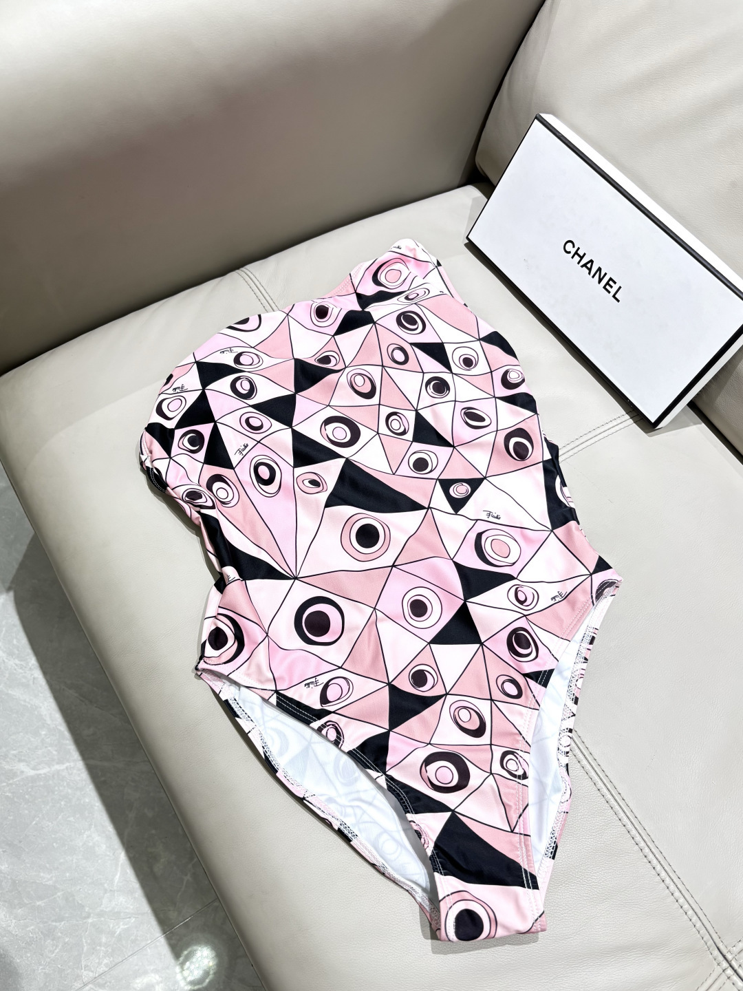 Pucci新款比基尼 ➕头巾 😍🥰适合多种场景的游泳衣🏊‍♀️海边 游泳池 温泉 水上乐园 漂流都可以😌
