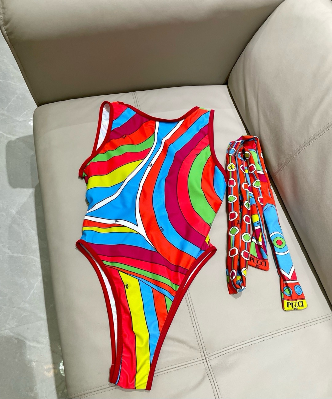 Pucci新款连体😍🥰适合多种场景的游泳衣🏊‍♀️海边 游泳池 温泉 水上乐园 漂流都可以😌内搭也完全可