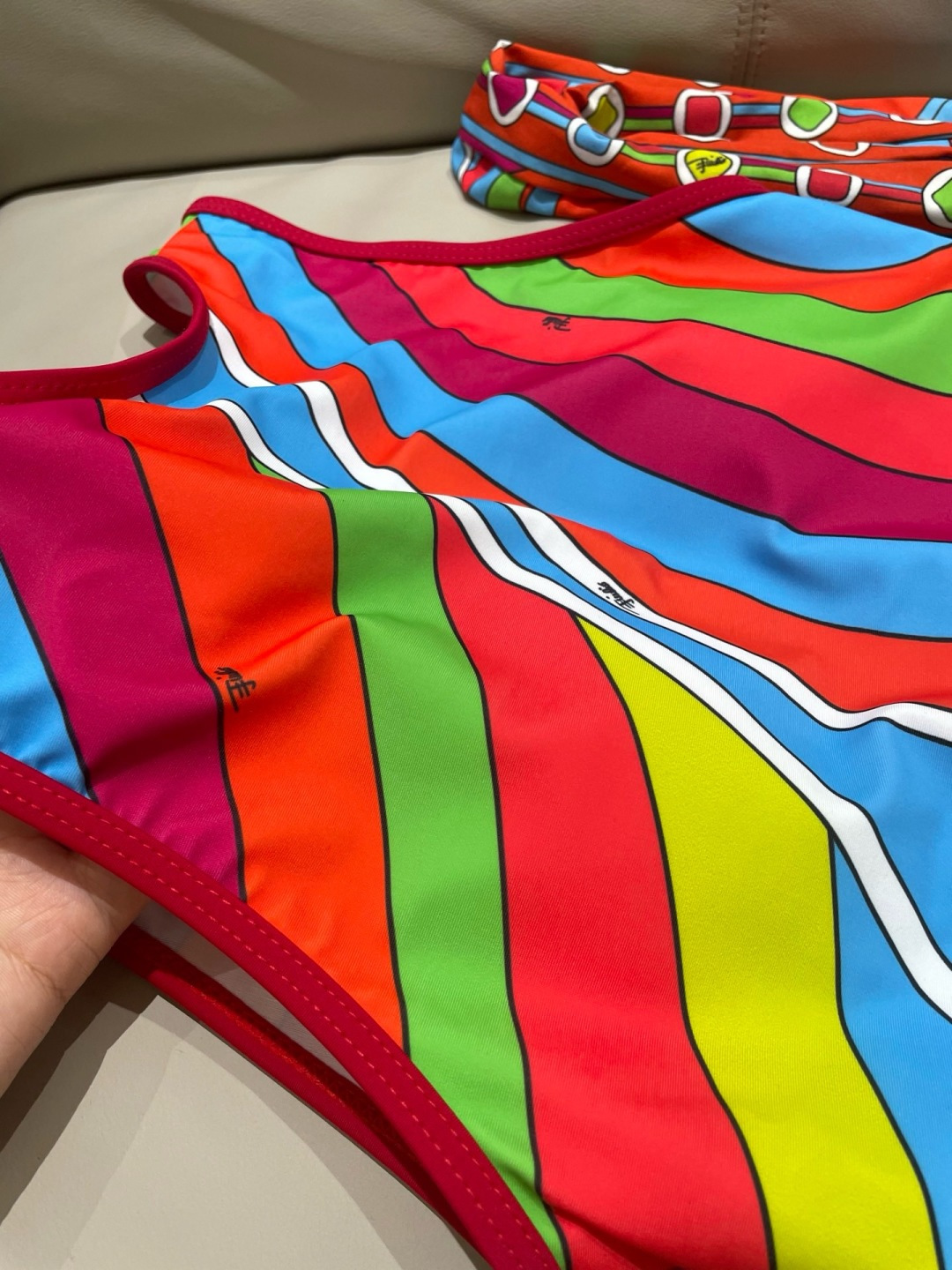 Pucci新款连体😍🥰适合多种场景的游泳衣🏊‍♀️海边 游泳池 温泉 水上乐园 漂流都可以😌内搭也完全可