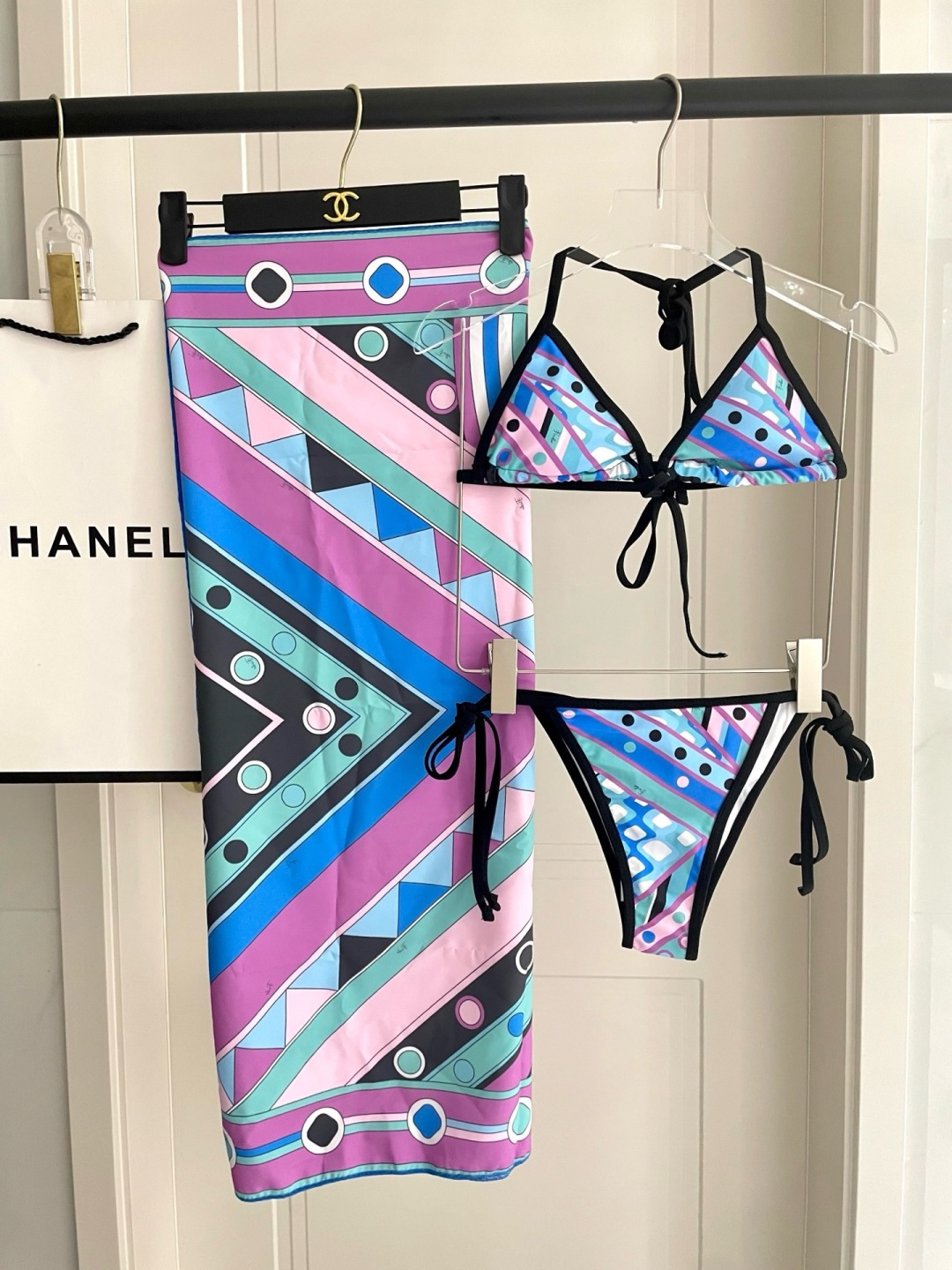 Pucci新款比基尼 三件套 😍🥰适合多种场景的游泳衣🏊‍♀️海边 游泳池 温泉 水上乐园 漂流都可以😌