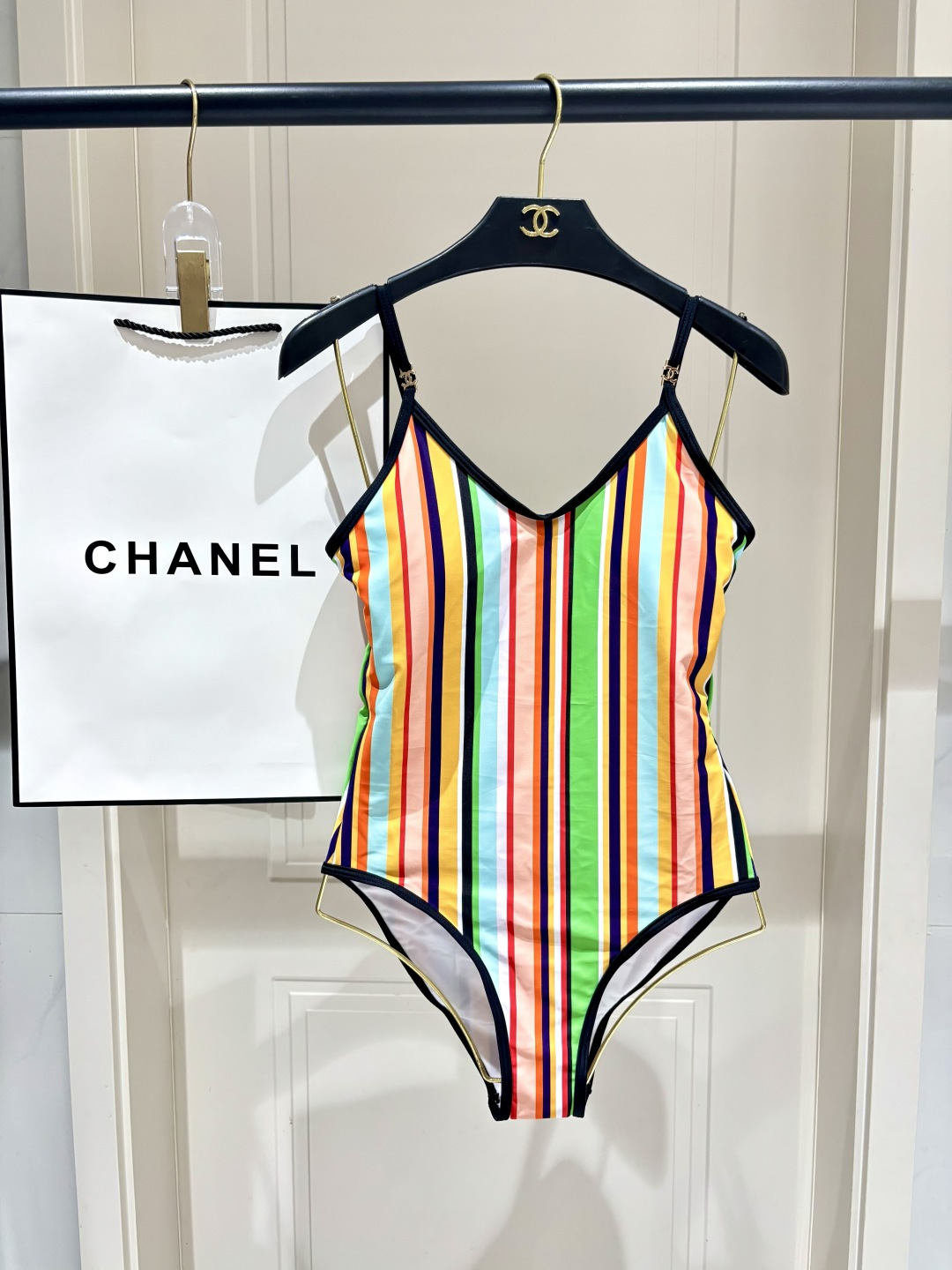 Chanel泳衣➕纱巾 P单泳衣75 可拆开卖Chanel新款泳衣  彩虹度假泳衣，解锁夏日明媚时光✨奢
