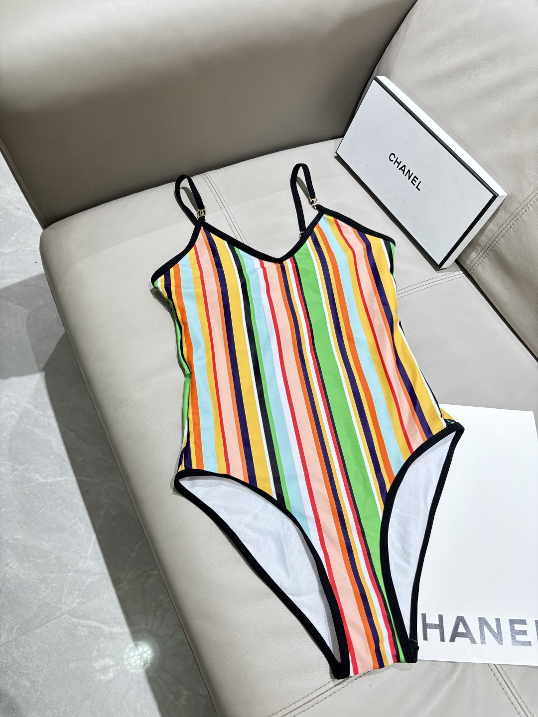 Chanel泳衣➕纱巾 P单泳衣75 可拆开卖Chanel新款泳衣  彩虹度假泳衣，解锁夏日明媚时光✨奢