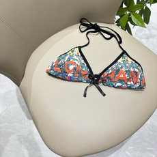 Chanel涂鸦潮感比基尼,高定印花泳装,海边泳池轻松出彩复古街头风,度假亮眼吸睛款挂脖三角杯+侧边绑带 Chanel涂鸦潮感比基尼,高定印花泳装,海边泳池轻松出彩复古街头风,度假亮眼吸睛款挂脖三角杯+侧边绑带