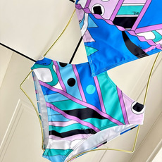 Pucci新款链条泳装 😍🥰适合多种场景的游泳衣🏊♀️海边 游泳池 温泉 水上乐园 漂流都可以😌内搭也 Pucci新款链条泳装 😍🥰适合多种场景的游泳衣🏊♀️海边 游泳池 温泉 水上乐园 漂流都可以😌内搭也