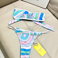 Pucci新款泳装 抹胸套装比基尼➕纱巾 😍🥰适合多种场景的游泳衣🏊♀️海边 游泳池 温泉 水上乐园 Pucci新款泳装 抹胸套装比基尼➕纱巾 😍🥰适合多种场景的游泳衣🏊♀️海边 游泳池 温泉 水上乐园