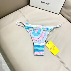 Pucci新款泳装 抹胸套装比基尼➕纱巾 😍🥰适合多种场景的游泳衣🏊♀️海边 游泳池 温泉 水上乐园 Pucci新款泳装 抹胸套装比基尼➕纱巾 😍🥰适合多种场景的游泳衣🏊♀️海边 游泳池 温泉 水上乐园