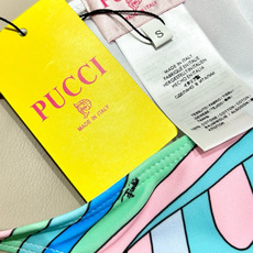 Pucci新款泳装 抹胸套装比基尼➕纱巾 😍🥰适合多种场景的游泳衣🏊♀️海边 游泳池 温泉 水上乐园 Pucci新款泳装 抹胸套装比基尼➕纱巾 😍🥰适合多种场景的游泳衣🏊♀️海边 游泳池 温泉 水上乐园