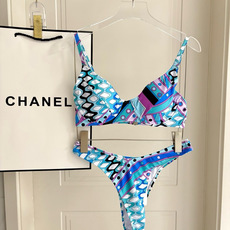 Pucci新款比基尼😍🥰适合多种场景的游泳衣🏊♀️海边 游泳池 温泉 水上乐园 漂流都可以😌内搭也完全 Pucci新款比基尼😍🥰适合多种场景的游泳衣🏊♀️海边 游泳池 温泉 水上乐园 漂流都可以😌内搭也完全