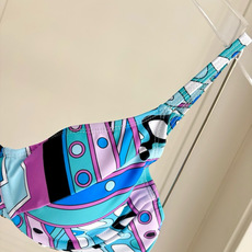 Pucci新款比基尼😍🥰适合多种场景的游泳衣🏊♀️海边 游泳池 温泉 水上乐园 漂流都可以😌内搭也完全 Pucci新款比基尼😍🥰适合多种场景的游泳衣🏊♀️海边 游泳池 温泉 水上乐园 漂流都可以😌内搭也完全