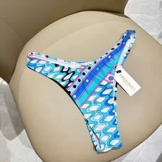 Pucci新款比基尼😍🥰适合多种场景的游泳衣🏊♀️海边 游泳池 温泉 水上乐园 漂流都可以😌内搭也完全 Pucci新款比基尼😍🥰适合多种场景的游泳衣🏊♀️海边 游泳池 温泉 水上乐园 漂流都可以😌内搭也完全