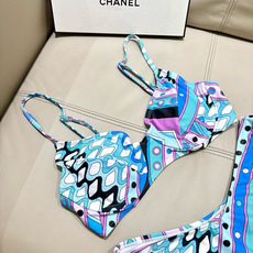 Pucci新款比基尼😍🥰适合多种场景的游泳衣🏊♀️海边 游泳池 温泉 水上乐园 漂流都可以😌内搭也完全 Pucci新款比基尼😍🥰适合多种场景的游泳衣🏊♀️海边 游泳池 温泉 水上乐园 漂流都可以😌内搭也完全