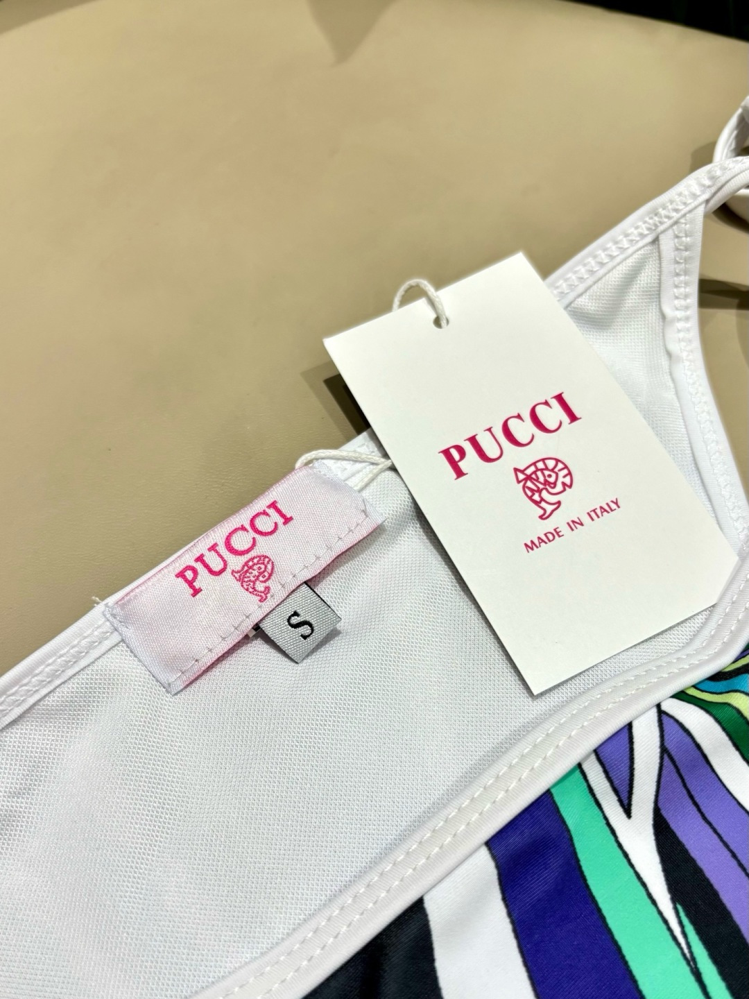 Pucci新款比基尼😍🥰适合多种场景的游泳衣🏊‍♀️海边 游泳池 温泉 水上乐园 漂流都可以😌内搭也完全