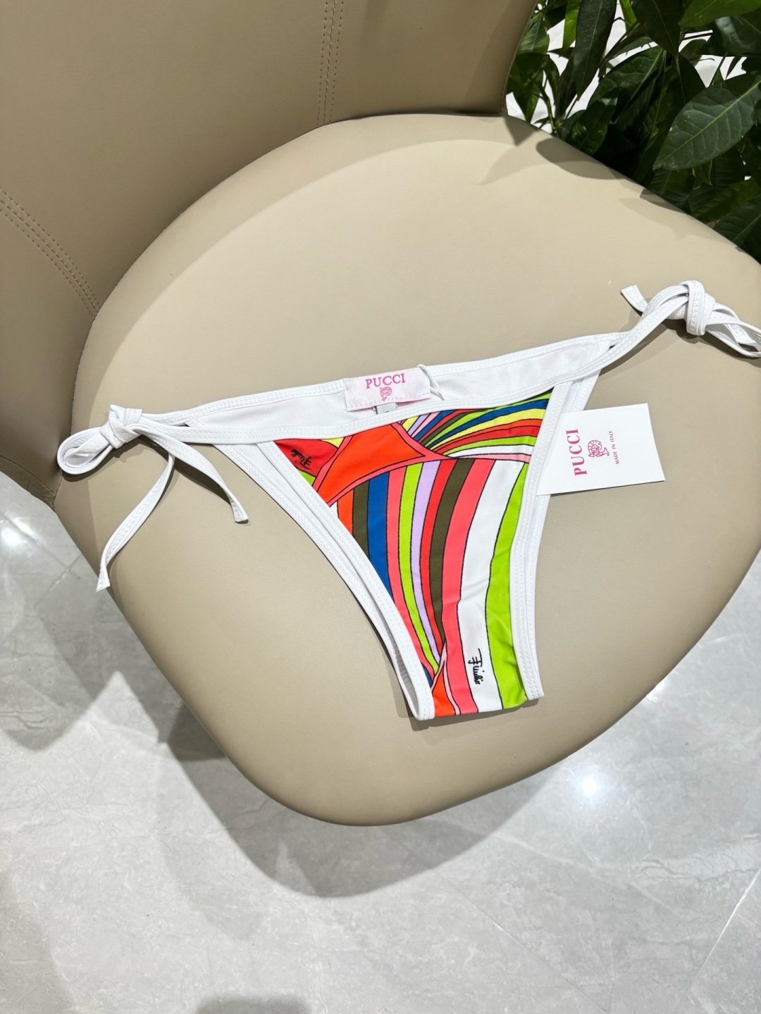 Pucci新款比基尼😍🥰适合多种场景的游泳衣🏊‍♀️海边 游泳池 温泉 水上乐园 漂流都可以😌内搭也完全