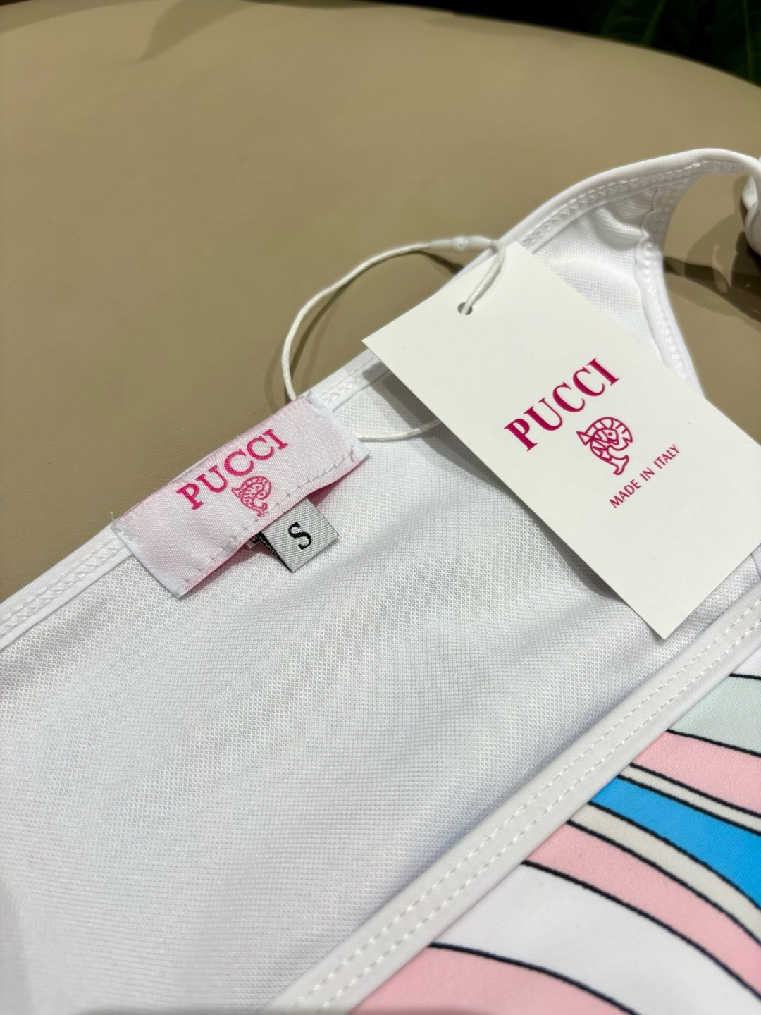 Pucci新款比基尼😍🥰适合多种场景的游泳衣🏊‍♀️海边 游泳池 温泉 水上乐园 漂流都可以😌内搭也完全