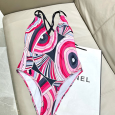 Pucci新款连体😍🥰适合多种场景的游泳衣🏊♀️海边 游泳池 温泉 水上乐园 漂流都可以😌内搭也完全可 Pucci新款连体😍🥰适合多种场景的游泳衣🏊♀️海边 游泳池 温泉 水上乐园 漂流都可以😌内搭也完全可