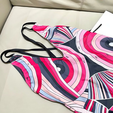 Pucci新款连体😍🥰适合多种场景的游泳衣🏊♀️海边 游泳池 温泉 水上乐园 漂流都可以😌内搭也完全可 Pucci新款连体😍🥰适合多种场景的游泳衣🏊♀️海边 游泳池 温泉 水上乐园 漂流都可以😌内搭也完全可