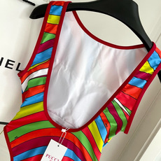 Pucci新款连体😍🥰适合多种场景的游泳衣🏊♀️海边 游泳池 温泉 水上乐园 漂流都可以😌内搭也完全可 Pucci新款连体😍🥰适合多种场景的游泳衣🏊♀️海边 游泳池 温泉 水上乐园 漂流都可以😌内搭也完全可