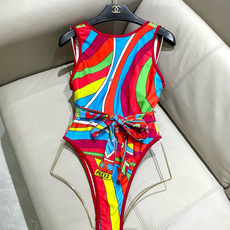Pucci新款连体😍🥰适合多种场景的游泳衣🏊♀️海边 游泳池 温泉 水上乐园 漂流都可以😌内搭也完全可 Pucci新款连体😍🥰适合多种场景的游泳衣🏊♀️海边 游泳池 温泉 水上乐园 漂流都可以😌内搭也完全可