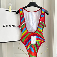Pucci新款连体😍🥰适合多种场景的游泳衣🏊♀️海边 游泳池 温泉 水上乐园 漂流都可以😌内搭也完全可 Pucci新款连体😍🥰适合多种场景的游泳衣🏊♀️海边 游泳池 温泉 水上乐园 漂流都可以😌内搭也完全可